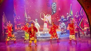 フェスティバル開会式での舞台パフォーマンス（写真：NDO）