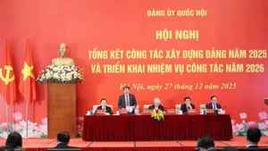会議では、2025年の党建設活動を総括し、2026年の任務が示された。（写真：VNA）