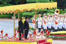 ルオン・クオン国家主席は南アフリカのマタメラ・シリル・ラマポーザ大統領を歓迎する式典を主催した。（写真：NDO）