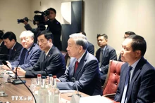 ロンドンで開催のAI・テクノロジーに関するセミナーに出席するトー・ラム党書記長（写真：VNA）