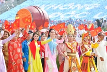 2025年9月2日朝、ハノイで開催された八月革命および建国記念80周年記念式典における文化・スポーツパレードの様子（写真：ズイ・リン）