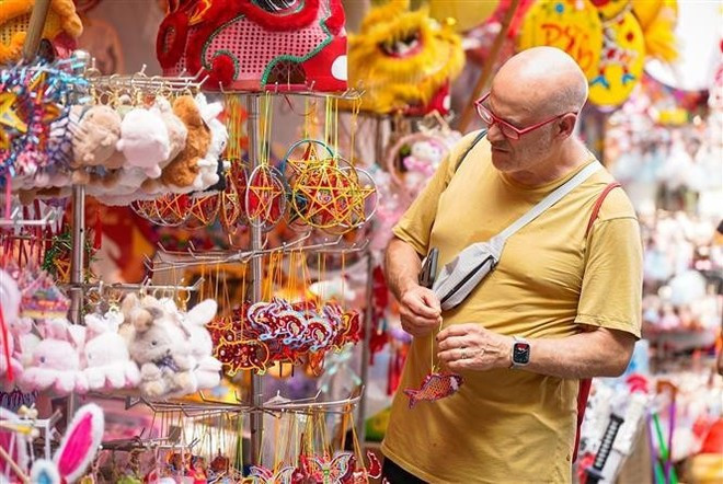 ハノイ旧市街を訪れる外国人観光客（写真：VNA）
