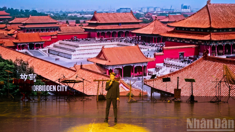 舞台公演「文化の彩り」でのボーカルパフォーマンス