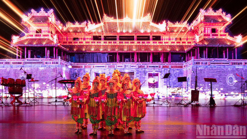 舞台公演「文化の彩り」での歌と踊りのパフォーマンス