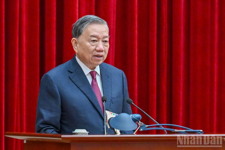 会議で発言するトー・ラム書記長（写真：NDO）