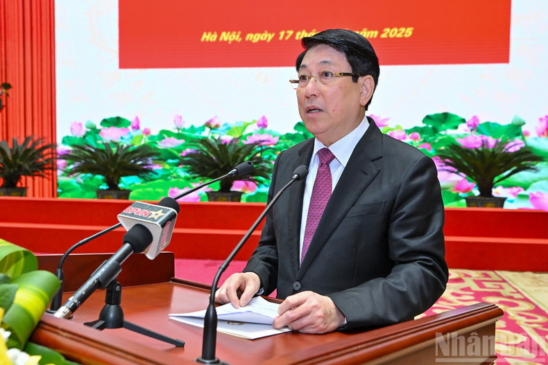 会議で基調演説を行うルオン・クオン国家主席