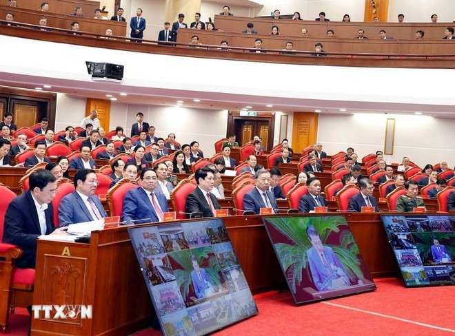 会議に出席した高官ら（写真：VNA）