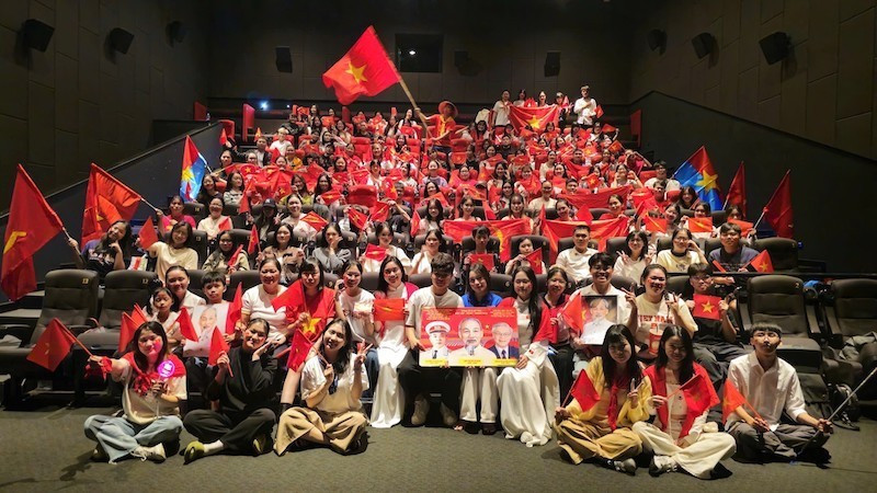 「心の中の祖国：The concert film」に若者たちの関心が高まっている。