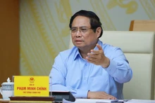 ファム・ミン・チン首相が会議で演説する様子（写真：VNA）