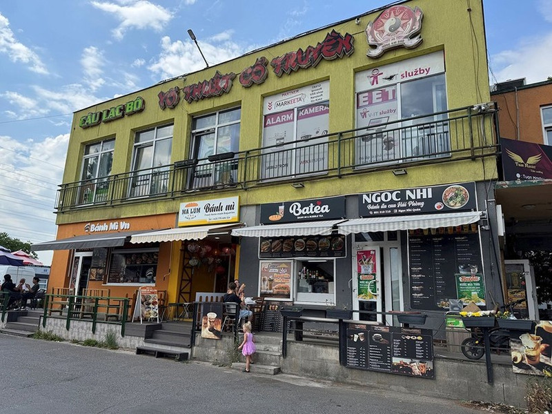 サパ市場は、ヨーロッパの中心にある注目すべき「ベトナム人街」となっている。（写真：nhandan.vn）