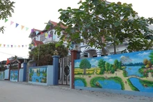 ハノイ郊外の清潔で美しい壁画が施された道路（写真：ティエン・タム）