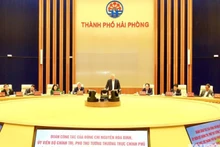 常任副首相グエン・ホア・ビン氏と政府代表団がハイフォン市の指導部と行った会議の様子（写真：ズイ・ティン）