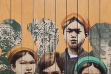 ゴー・ヴァン・サック氏による焼き絵「インドシナ」（2024年）が、ロンドン・アジアンアート2025のモダン＆コンテンポラリー部門で上位3作品の一つに選ばれた。（写真：VNA）