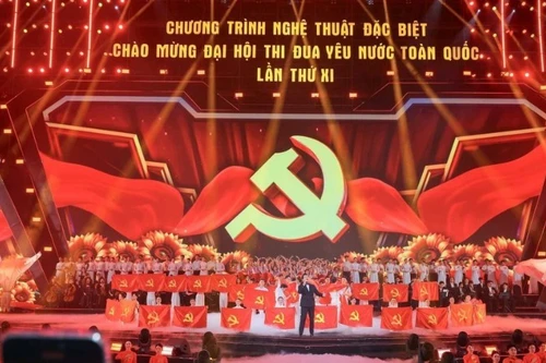 全国愛国競争大会を歓迎する特別舞台公演（写真：VNA）