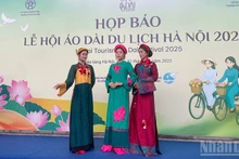 ハノイ博物館で開催されたアオザイのショー