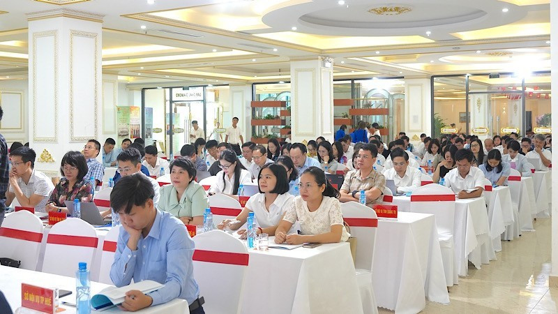 会議に出席した代表者たち