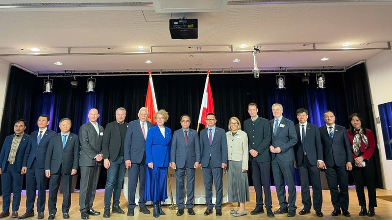 フォーラムに出席した代表者たち