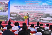 ファム・ミン・チン首相が起工式で発言する様子（写真：チャン・ハイ）