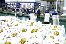 チュンアン・ハイテク農業株式会社で加工された輸出用の米（写真：ヴー・シン）