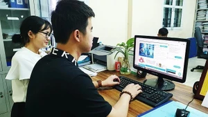 各機関は書類のデジタル化を急ピッチで進めている。（写真：Nhan Dan新聞）