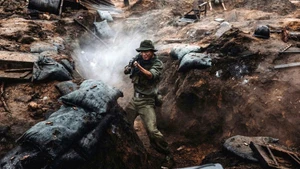 映画「赤い雨（Mua Do）」の一場面。（写真：ギャラクシー・スタジオ）