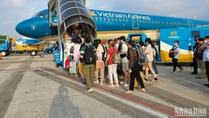 国有経済は常に、国家経済における産業、部門、経済構成、そして各種企業形態の発展を支える基盤として、主導的役割を果たしてきた。