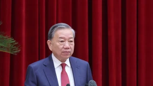 党書記長のトー・ラム氏は、11月5日に開幕した第13期党中央執行委員会第14回総会の開会演説を行った。（写真：VNA）