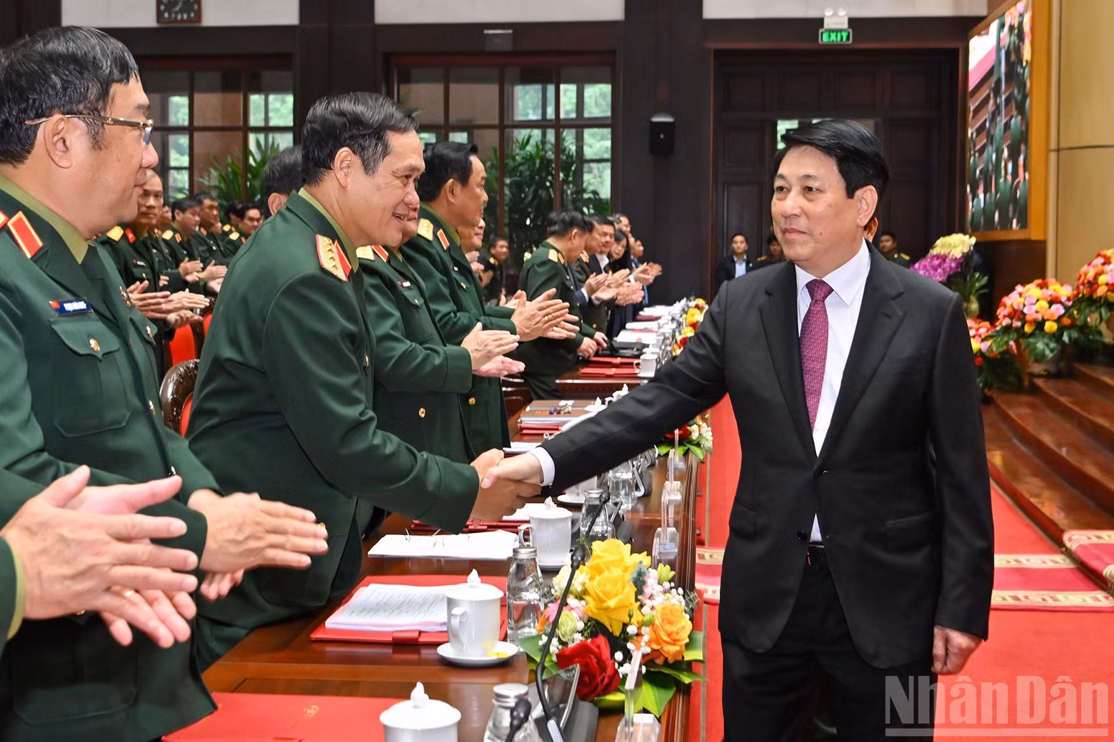 2025年全国政治・軍事会議に出席するルオン・クオン国家主席