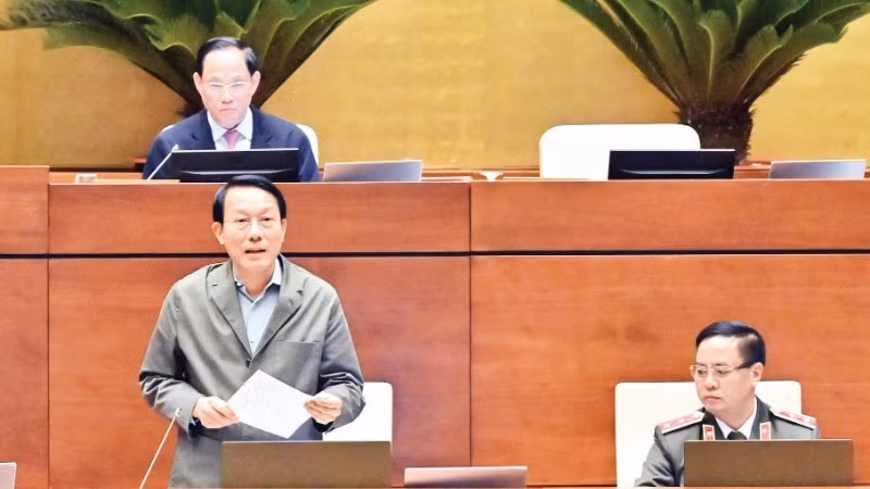 公安大臣のルオン・タム・クアン氏が、国会議員から提起された複数の課題について説明を行った。（写真：ダン・アン）