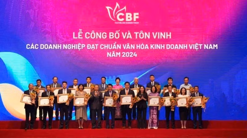 ベトナム企業文化基準を満たした企業の2024年の表彰式（写真：THANH BINH）