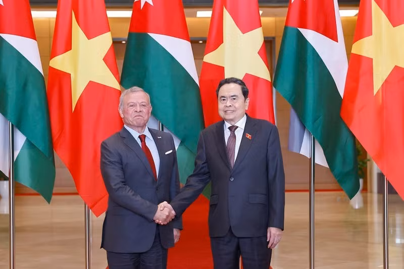 チャン・タイン・マン国会議長（右）とヨルダンのアブドラ国王（写真：VNA）