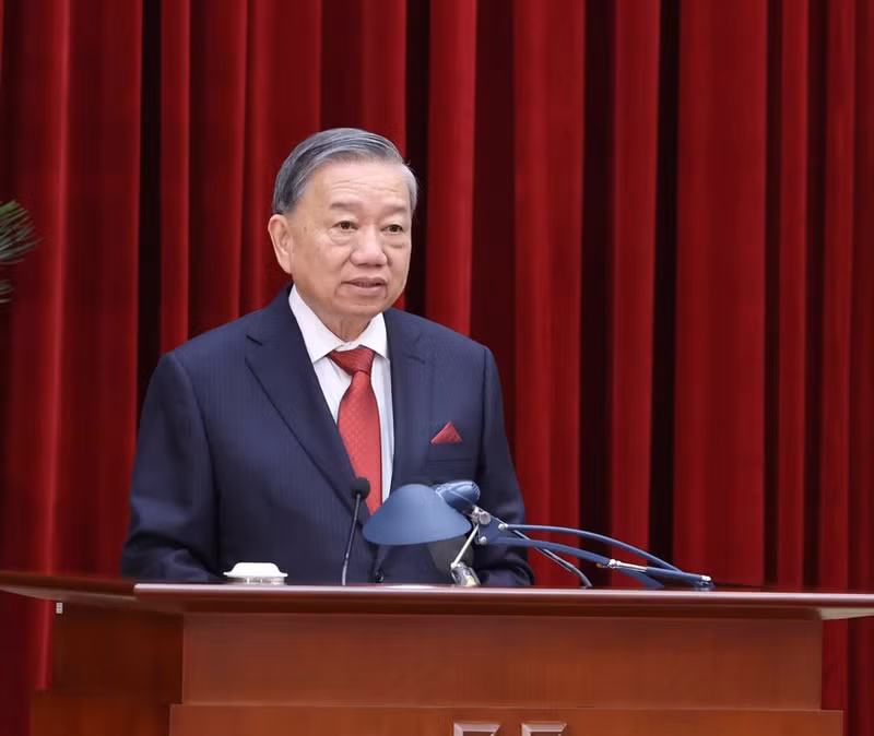 トー・ラム党書記長が、第13期党中央委員会第13回総会の開会演説を行った。（写真：VNA）