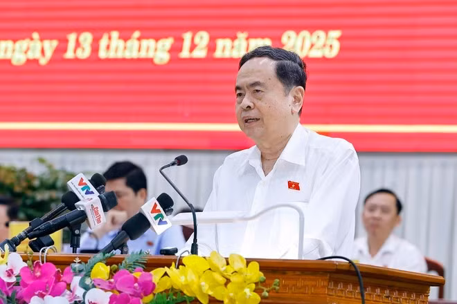 2023年12月13日、カントー市ヴィタン区で有権者と会談するチャン・タイン・マン国会議長（写真：VNA）