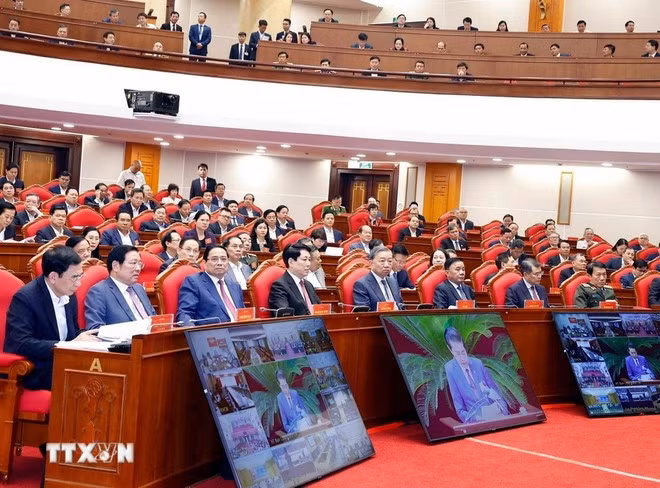 会議に出席した高官ら（写真：VNA）