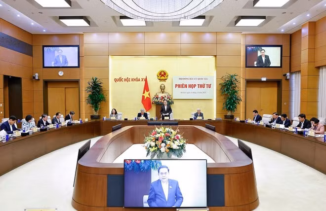 2025年12月15日、国家選挙評議会第4回会合を主宰するチャン・タイン・マン国会議長（写真：VNA）
