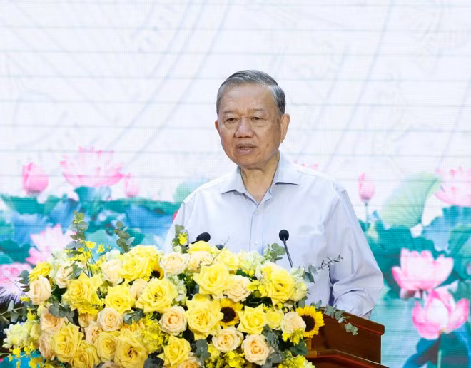 党書記長トー・ラム氏が会合で発言する様子（写真：VNA）