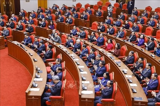 12月22日から23日までハノイで開催された第13期党中央委員会第15回会議の参加者たち（写真：VNA）
