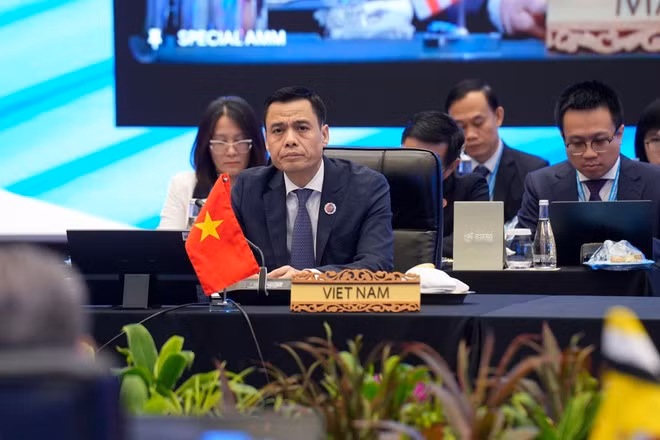 12月22日、マレーシア・クアラルンプールで開催されたカンボジアとタイ間の現状に関するASEAN外相特別会合に出席したベトナム外務副大臣ダン・ホアン・ザン氏（写真：ベトナム外務省）