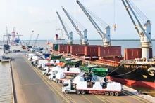 南部地域の港を通じた輸出により、貿易黒字は180億米ドルを超える規模に達した。