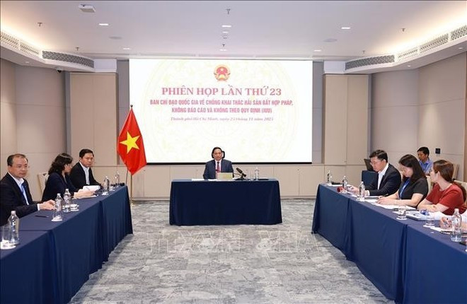 ファム・ミン・チン首相は、11月25日にホーチミン市で開催された第23回IUU漁業対策国家指導委員会会合で発言した。（写真：VNA）