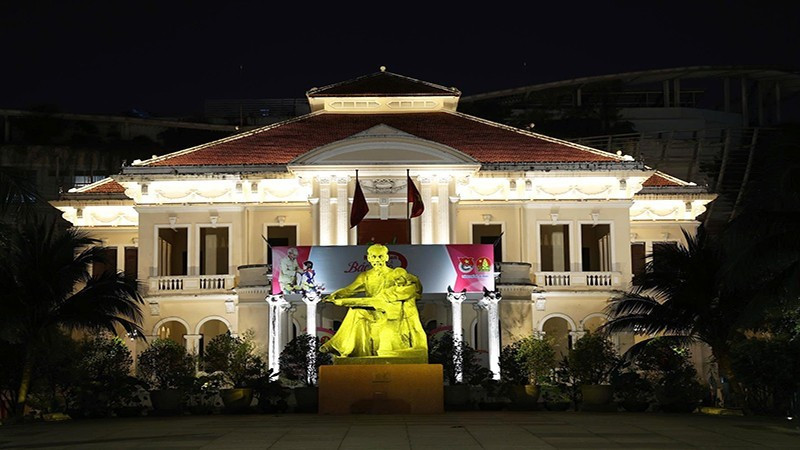 夜のホーチミン市児童の家