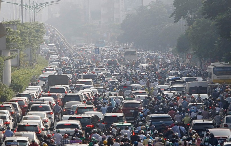 都市部の大気汚染の軽減は、多くの国民の関心を集めている課題である。（写真：キエウ・ミン）