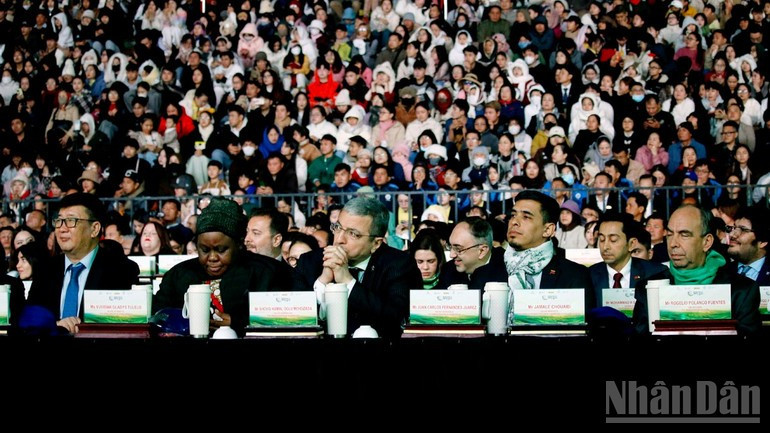 「ワールド・ティー・フェスト2025」開会式に出席する世界各国の代表団