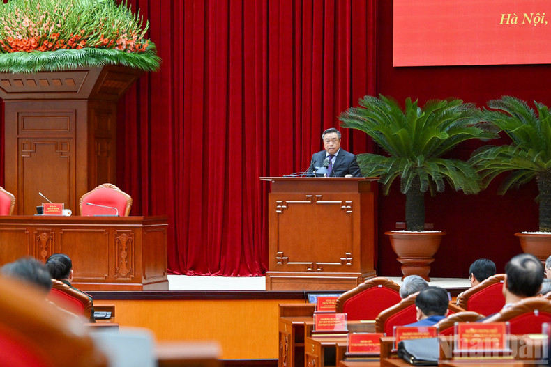 党中央検査委員会委員長チャン・シー・タイン氏が会議で発言した。