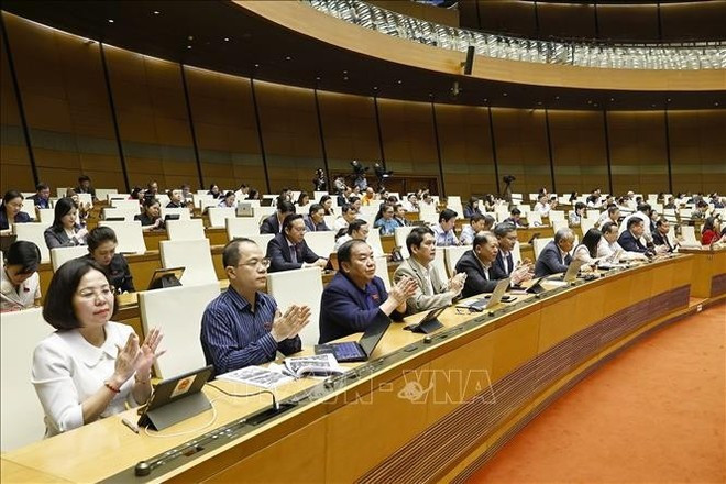 会議に出席する国会議員ら（写真：VNA）