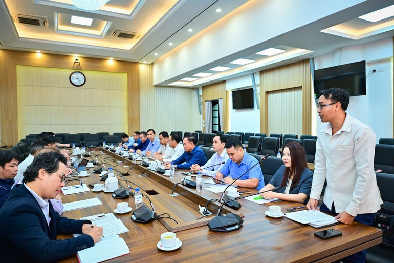 ラットカムプーミー氏が、ベトナムを代表する報道機関を訪問し学ぶことへの喜びを語る。