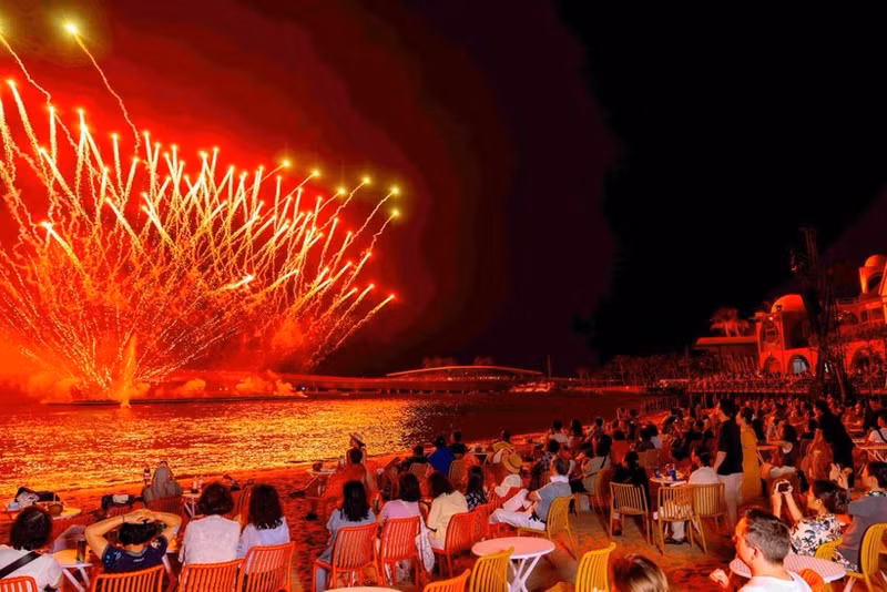 フーコックの夜を華やかに彩る花火ショー（写真：Sun Group）