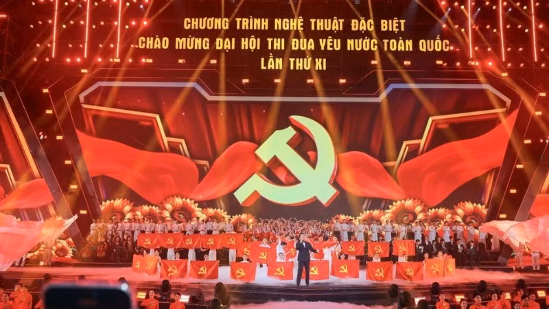 全国愛国競争大会を歓迎する特別舞台公演（写真：VNA）