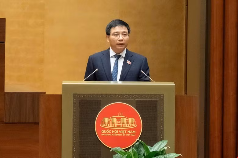 国会第10回会期で発言するグエン・ヴァン・タン財務大臣（写真：quochoi.vn）