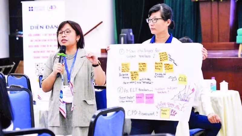 専門家らが「学校における第二言語としての英語教育の効果的な実施に向けた教員の研修と育成」フォーラムで、英語教師に対する研修を実施した。